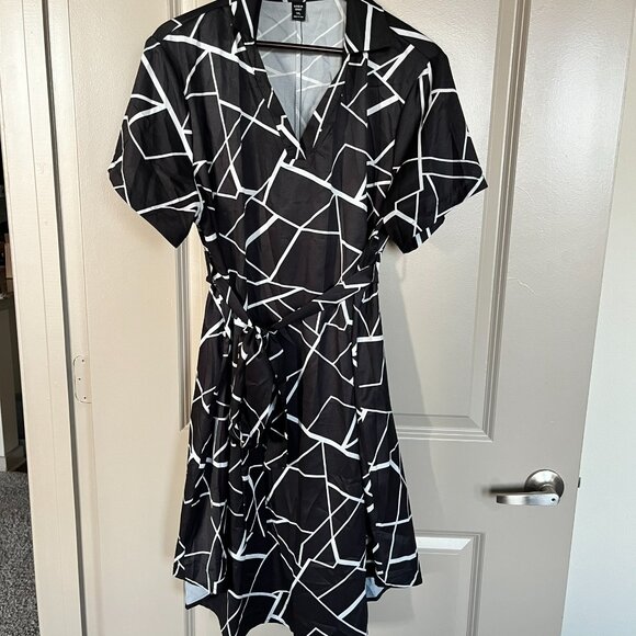 NWOT Black & White Belted Dress, 1X - Picture 4 of 7